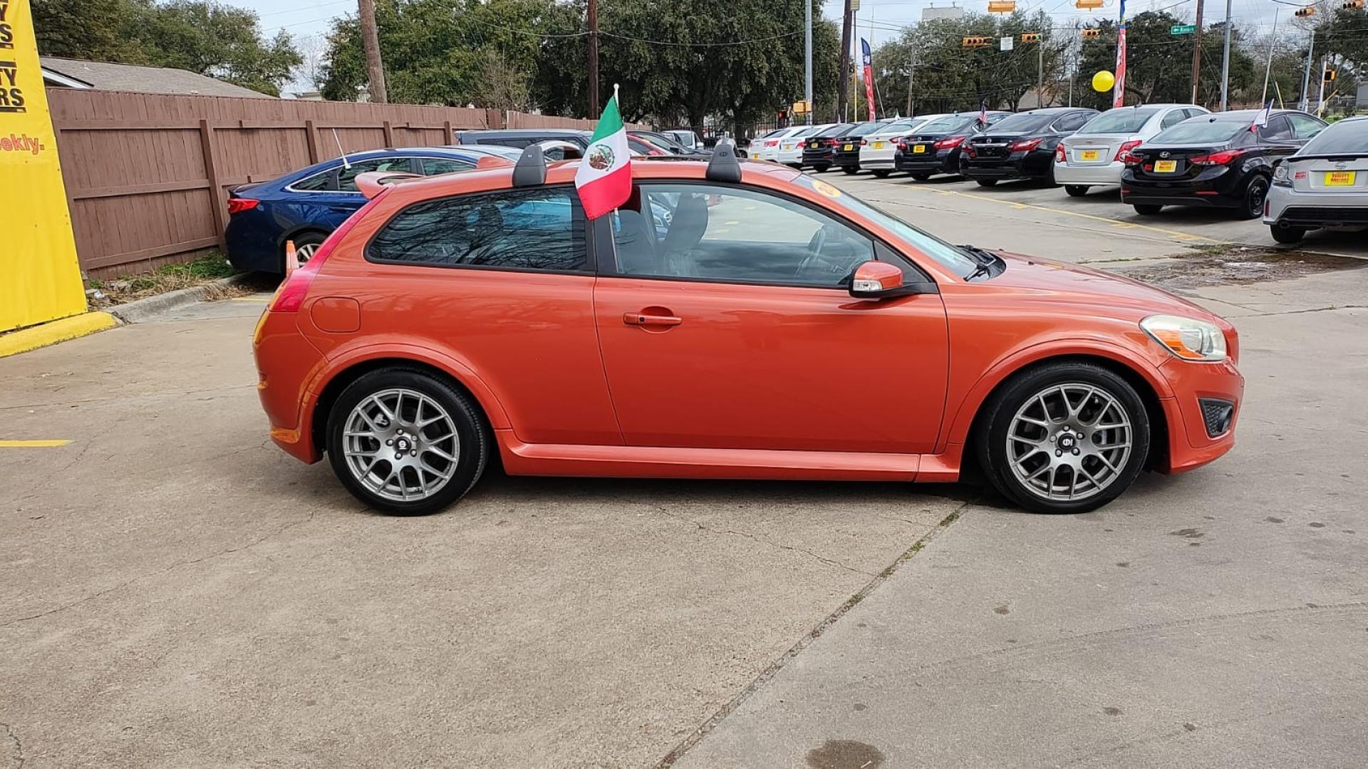 2011 Volvo C30 T5 (YV1672MK0B2) with an 2.5L L5 DOHC 20V engine, located at 16710 Clay Rd., Houston, TX, 77084, (281) 859-7900, 29.834864, -95.656166 - Photo#1